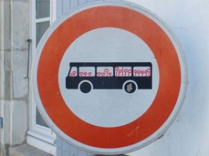 Ars-en-Ré panneau bus red