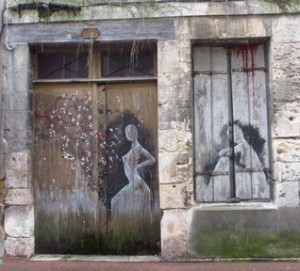 Vendôme grafitti porte d'entrée et fenêtre red