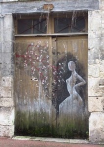 Vendôme grafitti porte d'entrée red